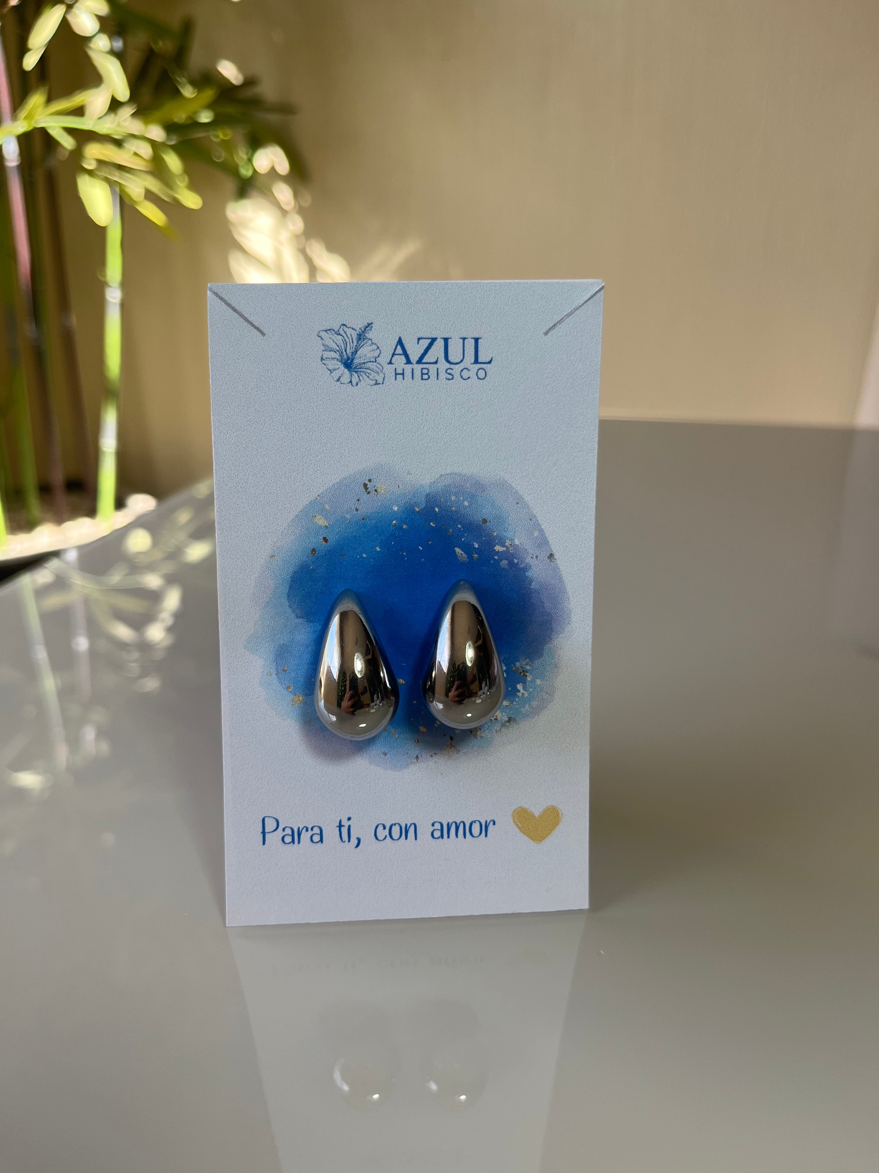 Aros en forma de gota de acero quirúrgico plateado – Elegancia y durabilidad"